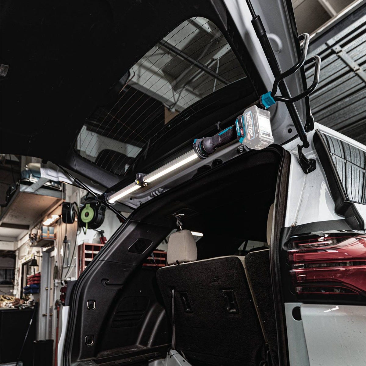 Makita ML012G 40V max XGT Cordless LED Underhood Work Light, Light