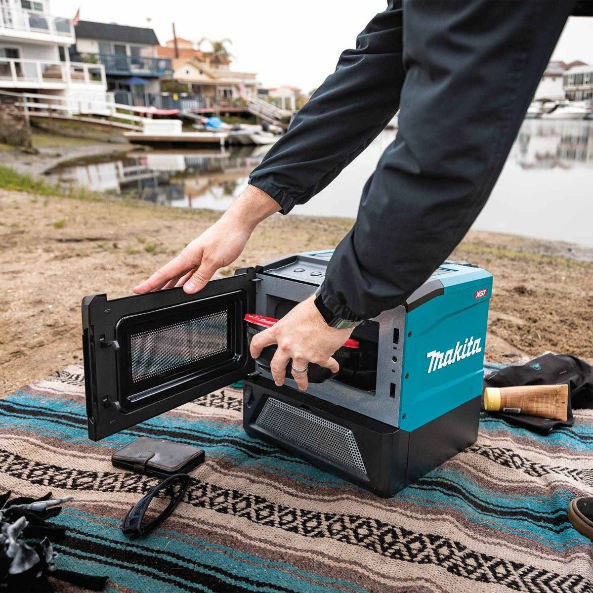 Makita MW001GZ 40V max XGT Microwave, Microwave Only