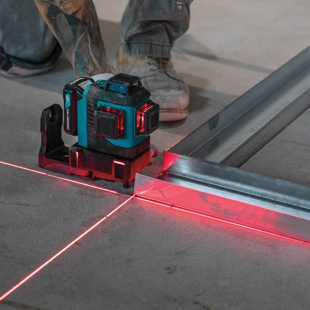 Makita SK700DNAJ 12V max CXT Lithium-Ion Cordless Self-Leveling 360Â° 3-Plane Red Laser Kit (2.0Ah)
