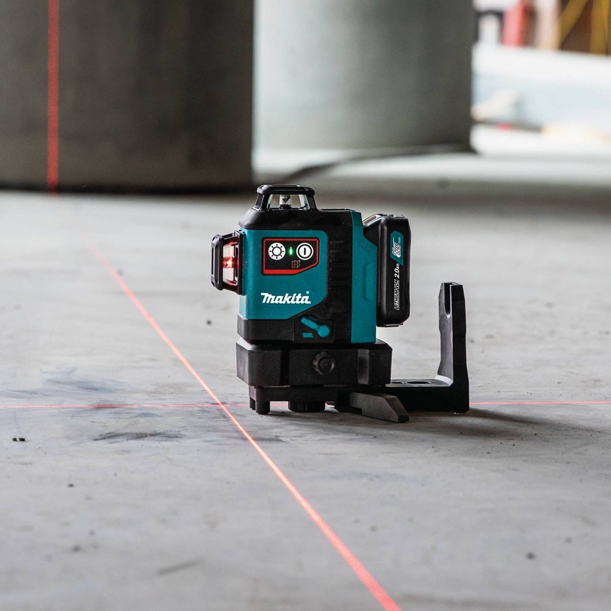 Makita SK700DNAJ 12V max CXT Lithium-Ion Cordless Self-Leveling 360Â° 3-Plane Red Laser Kit (2.0Ah)