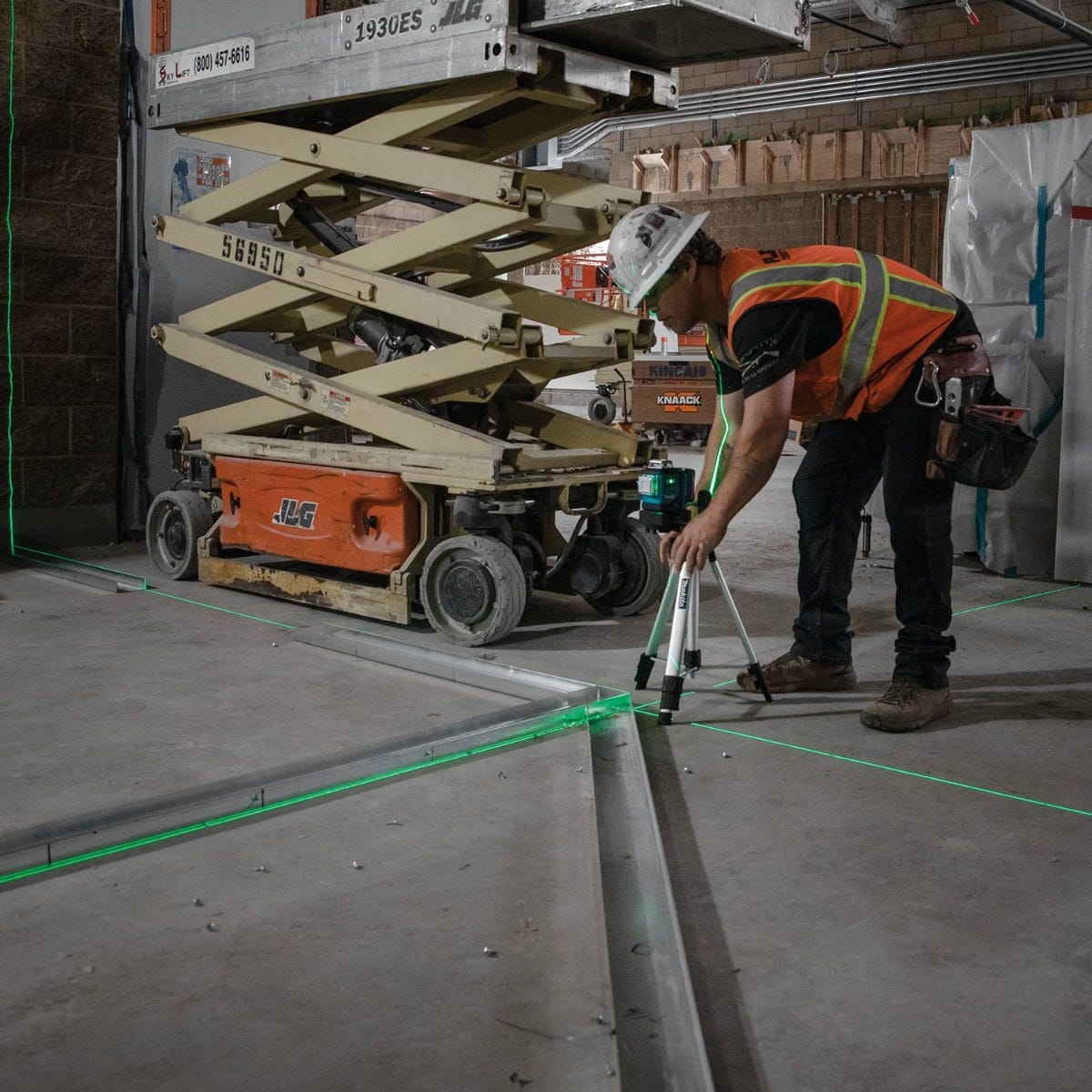 Makita SK700GDNAJ 12V max CXT Lithium-Ion Cordless Self-Leveling 360Â° 3-Plane Green Laser Kit (2.0Ah)