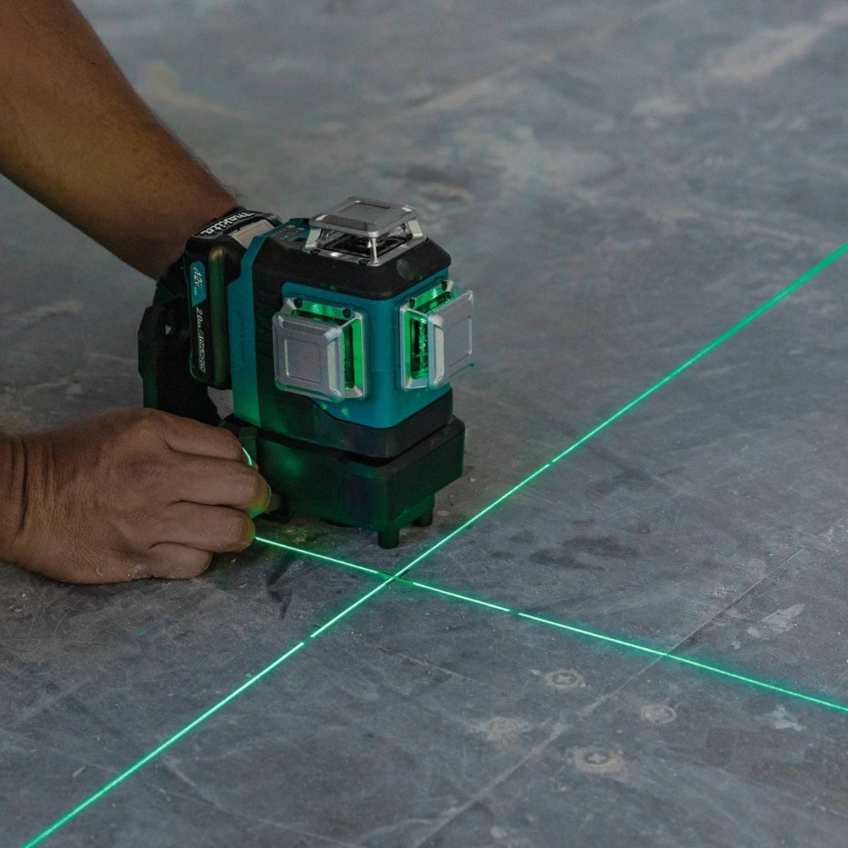 Makita SK700GDNAJ 12V max CXT Lithium-Ion Cordless Self-Leveling 360Â° 3-Plane Green Laser Kit (2.0Ah)
