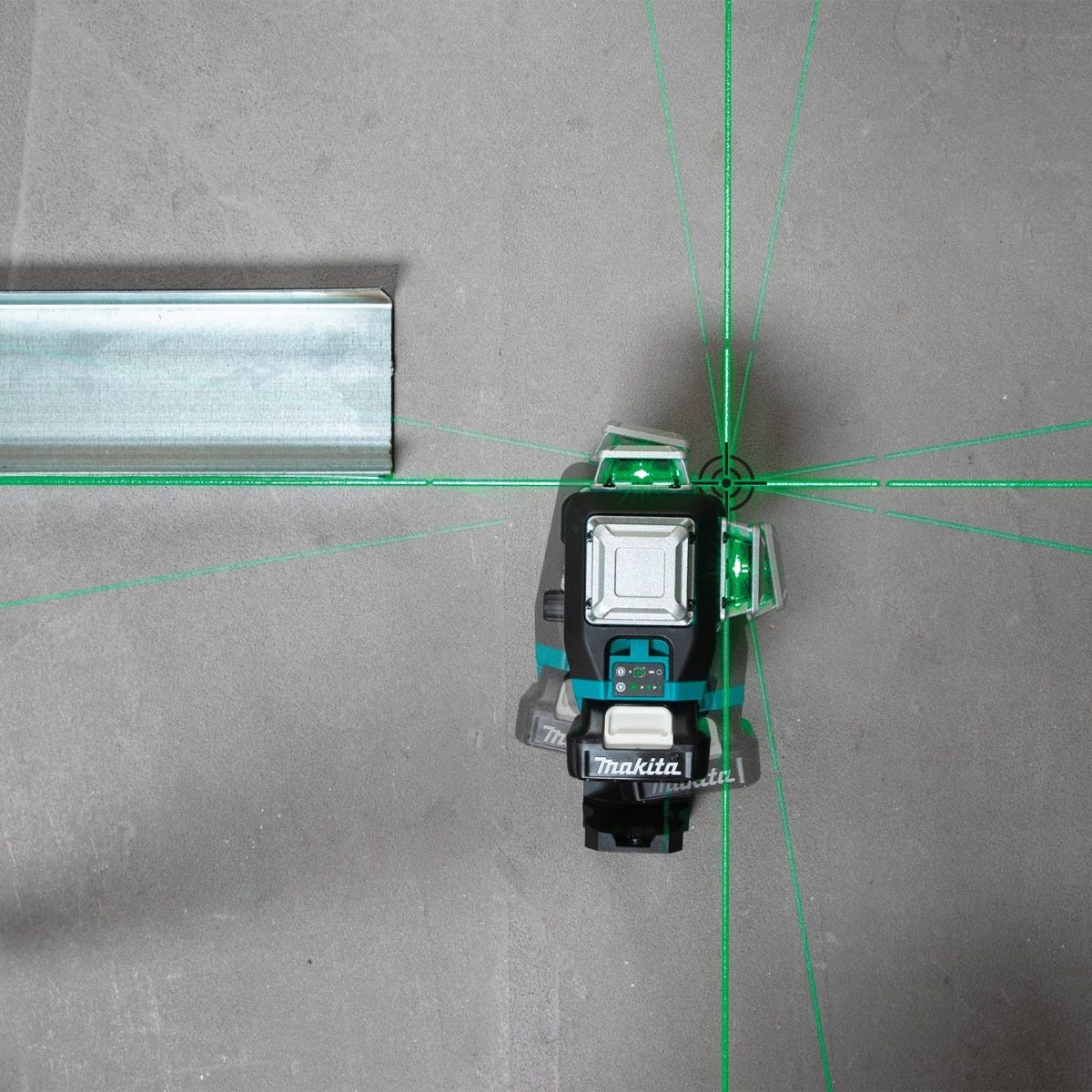 Makita SK700GDNAJ 12V max CXT Lithium-Ion Cordless Self-Leveling 360Â° 3-Plane Green Laser Kit (2.0Ah)