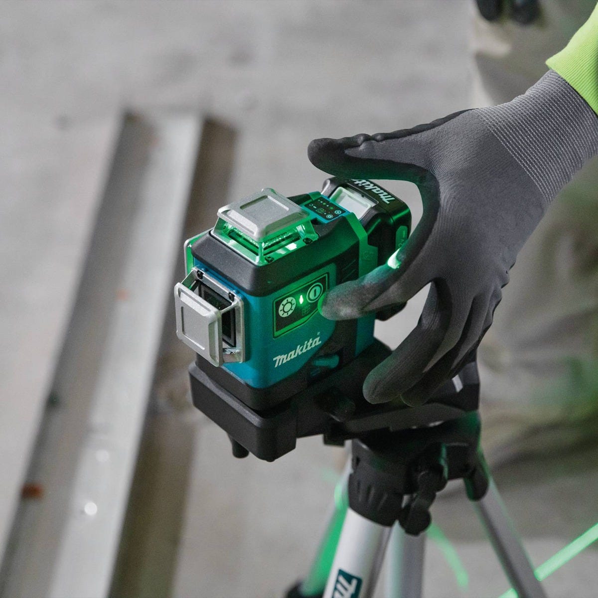 Makita SK700GDNAJ 12V max CXT Lithium-Ion Cordless Self-Leveling 360Â° 3-Plane Green Laser Kit (2.0Ah)