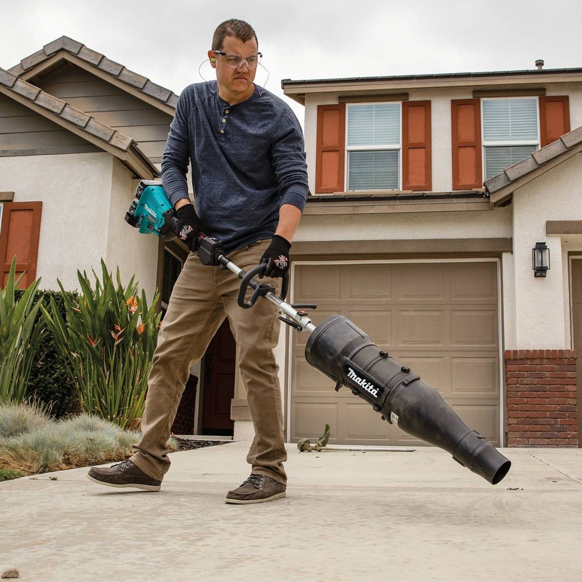 Makita XUX02SM1X3 18V LXT Lithium-Ion Brushless Cordless Couple Shaft Power Head Kit w/ 13" String Trimmer & Blower Attachments (4.0Ah)