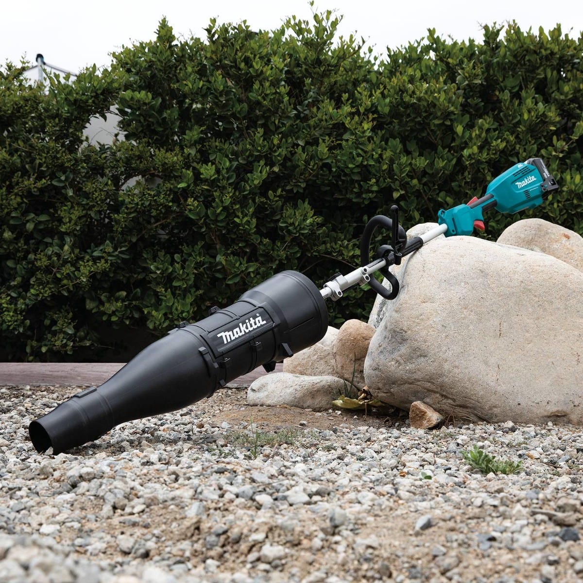 Makita XUX02SM1X3 18V LXT Lithium-Ion Brushless Cordless Couple Shaft Power Head Kit w/ 13" String Trimmer & Blower Attachments (4.0Ah)