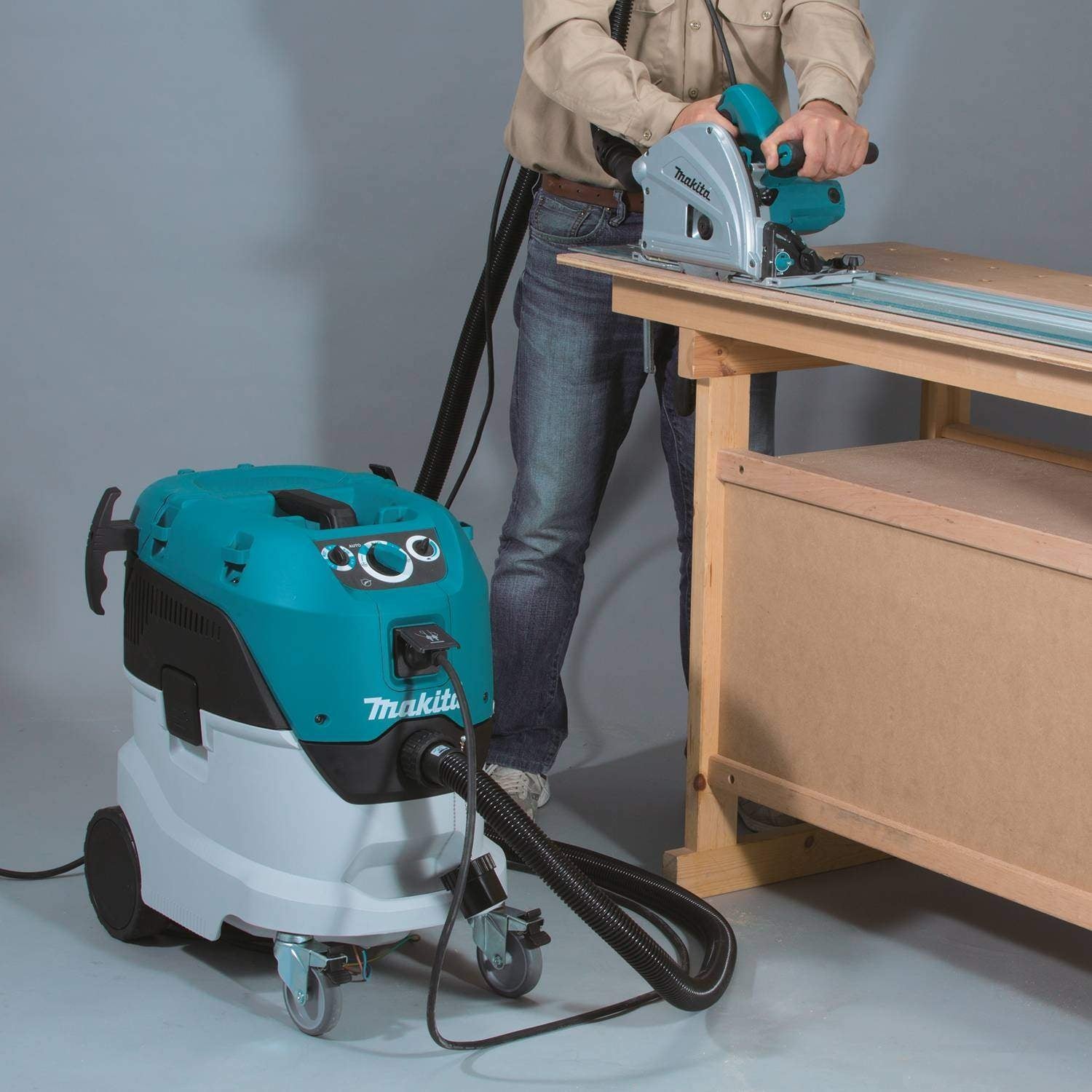 Makita VC4210L 11 Gallon Wet/Dry HEPA Filter Dust Extractor/Vacuum, AWS Capable
