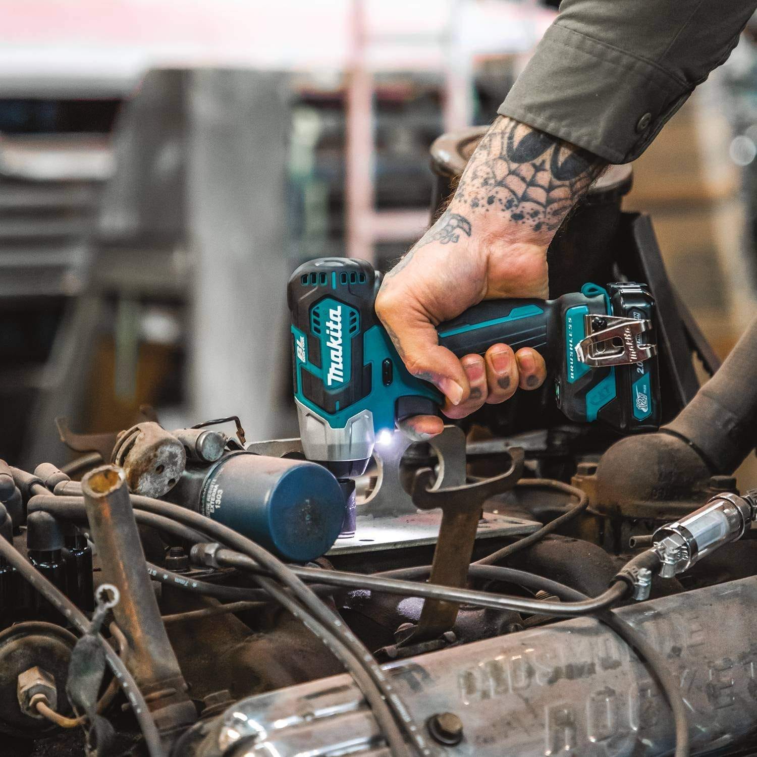 Makita WT05R1 12V max CXT Lithium-Ion Brushless Cordless 3/8" Sq. Drive Impact Wrench Kit (2.0Ah)