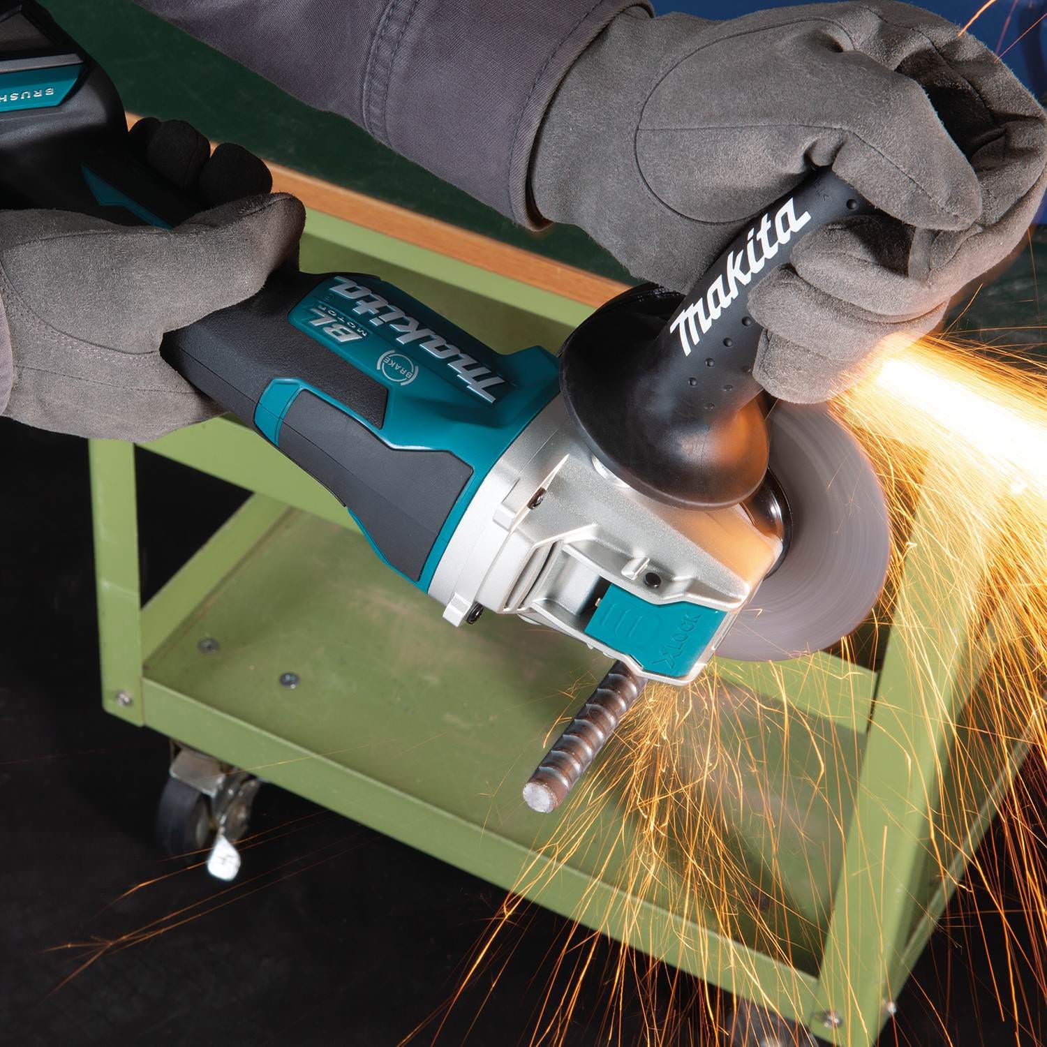Makita XAG26Z 18V LXT Lithium-Ion Brushless Cordless 4-1/2" / 5" Paddle Switch X-LOCK Angle Grinder, with AFT, Tool Only
