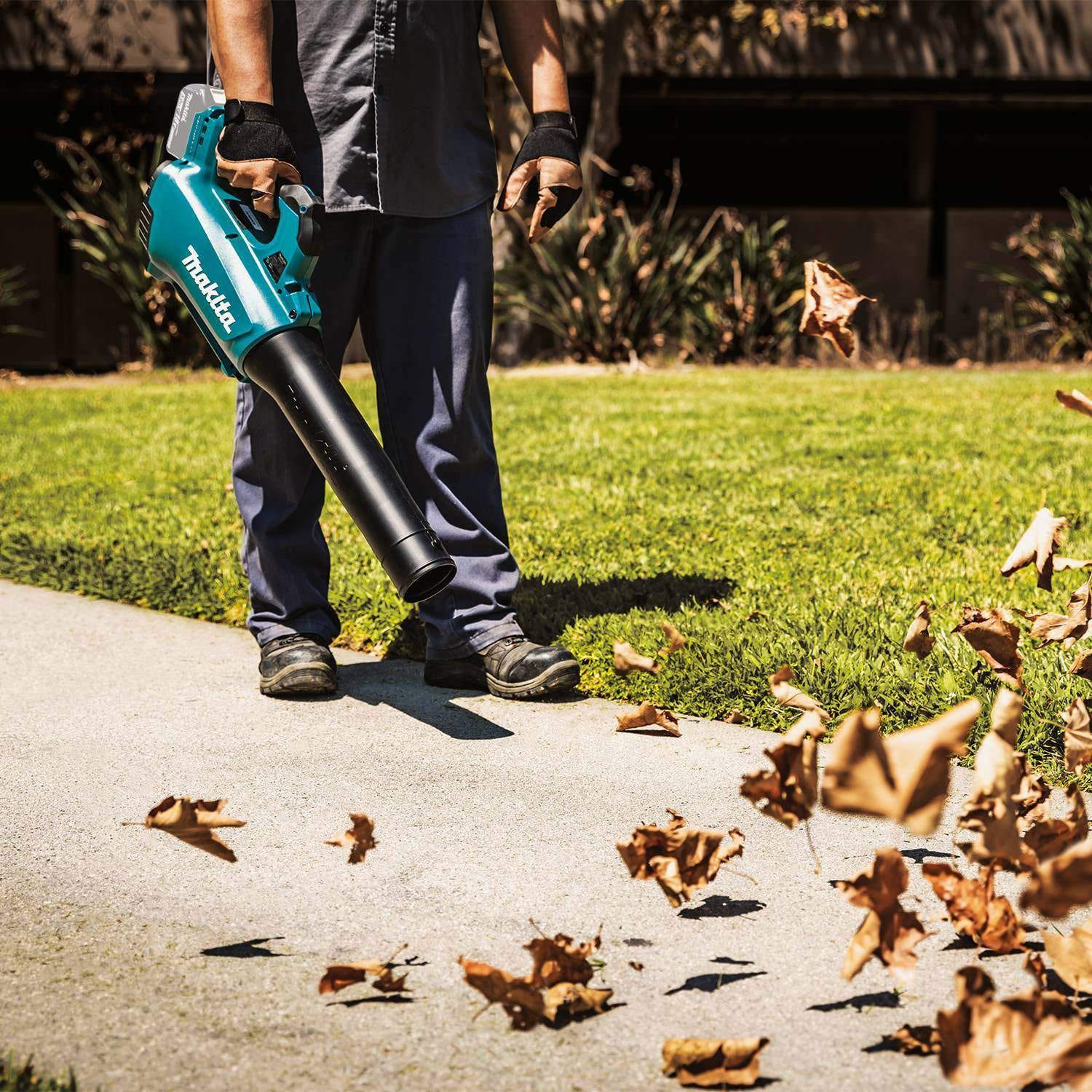 Makita XBU03Z 18V LXT 459-CFM 116-MPH  Brushless Cordless Blower, Tool Only
