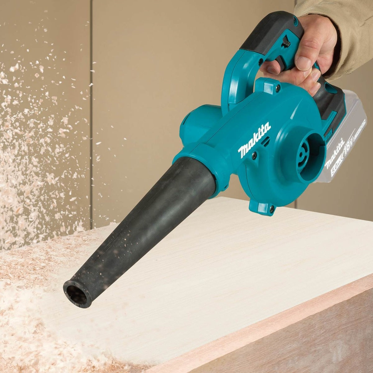 *** MUST COMPLETE ONLINE FORM AT MAKITATOOLS.COM/EREBATES TO RECEIVE FREE ITEM*** Ships separately from Makita.
