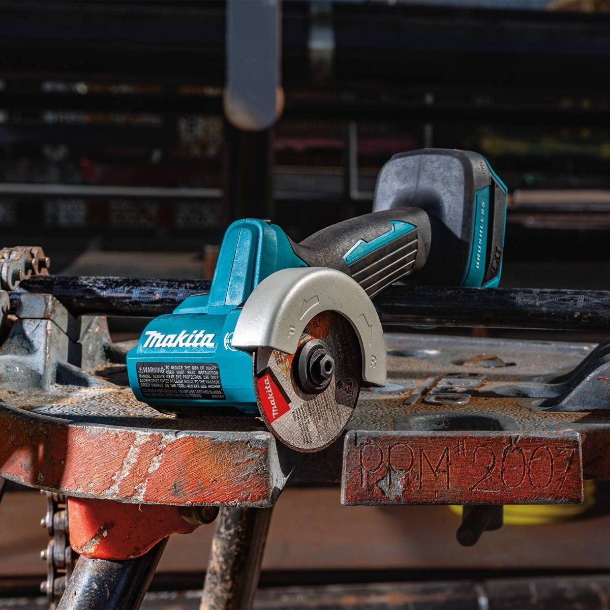 Makita XCM01Z 18V LXT Lithium-Ion Brushless Cordless 3" Cut-Off Tool, Tool Only