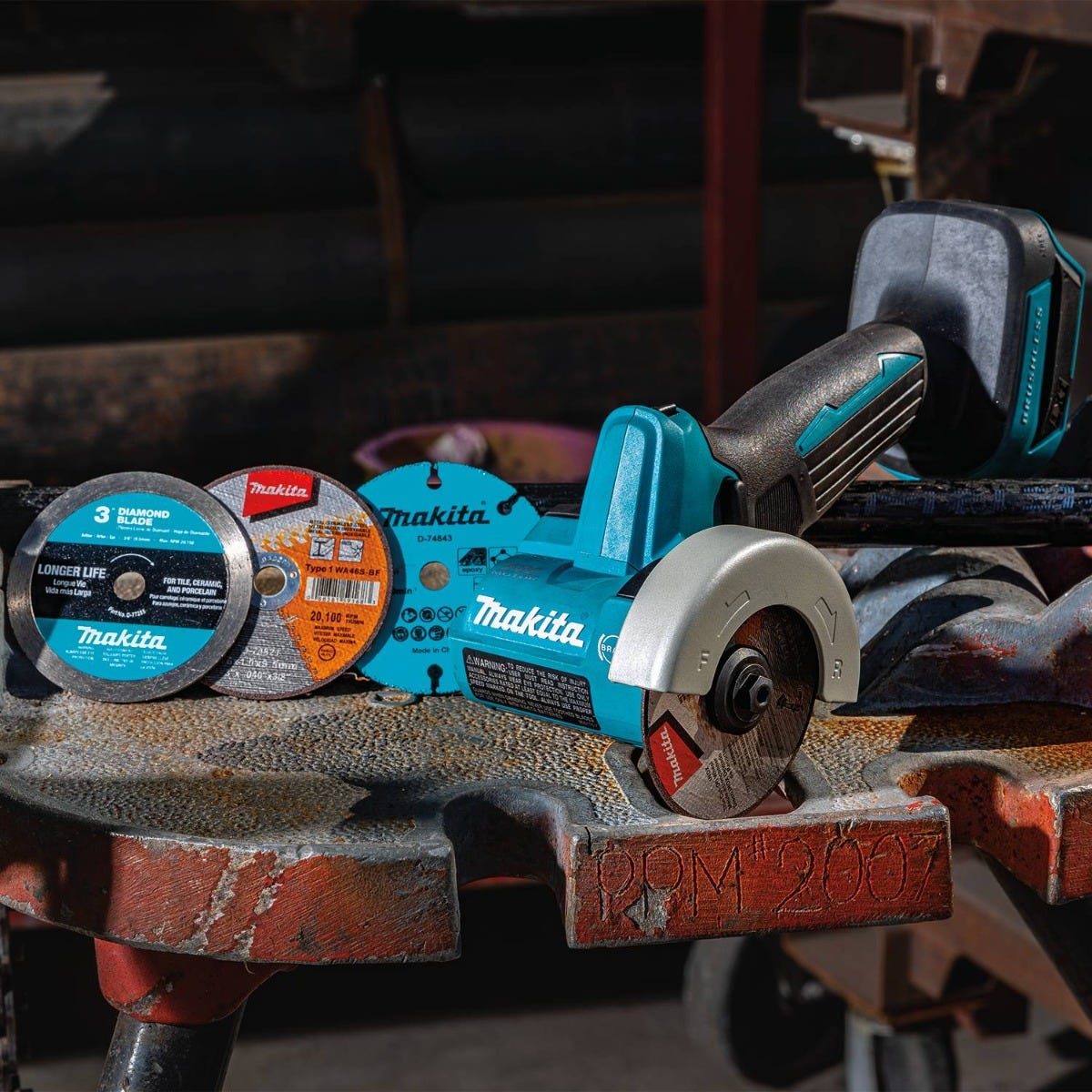 Makita XCM01Z 18V LXT Lithium-Ion Brushless Cordless 3" Cut-Off Tool, Tool Only