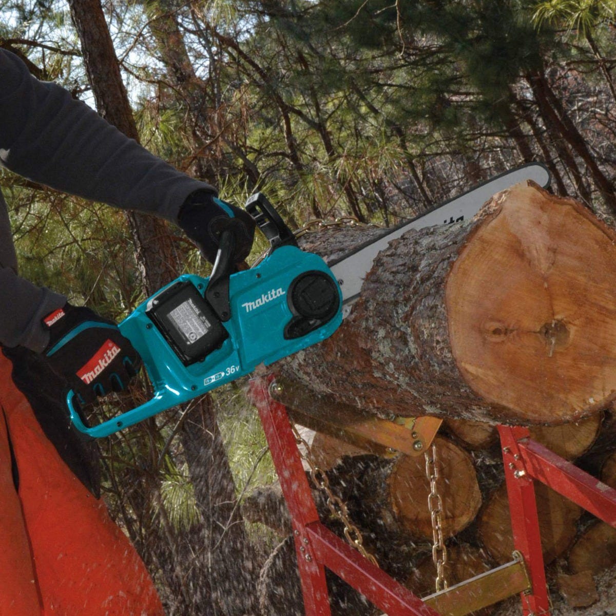 Makita XCU04PT1 18V X2 (36V) LXT Brushless Cordless 16" Chain Saw 5.0Ah Kit w/ 4 Batteries