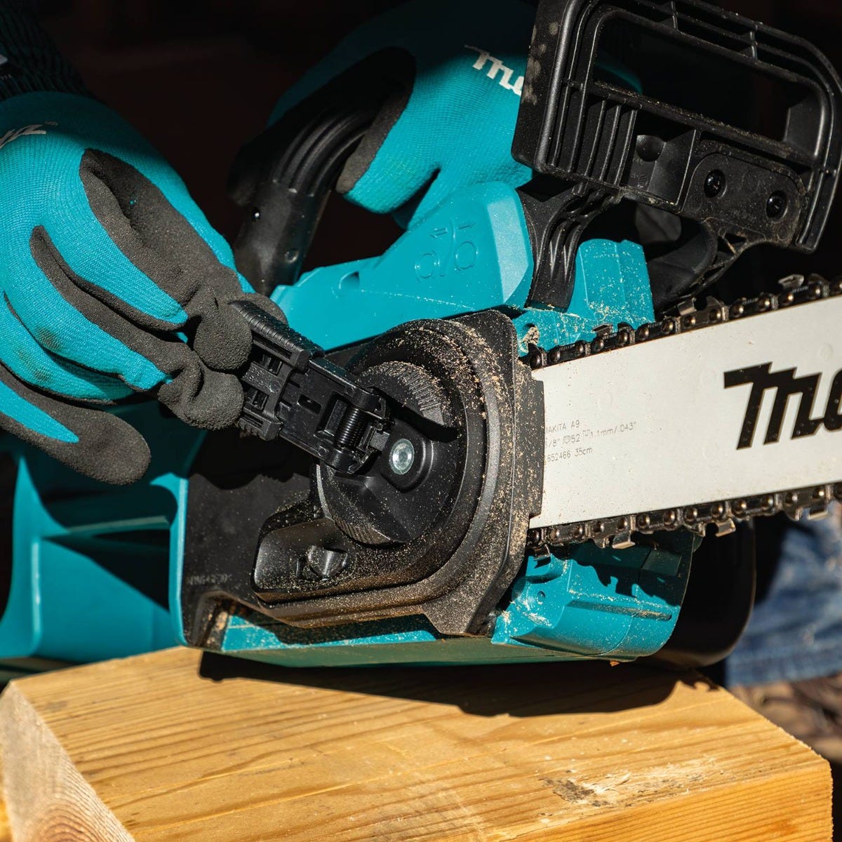 Makita XCU11Z 18V LXT Lithium-Ion Brushless Cordless 14" Chain Saw, Tool Only