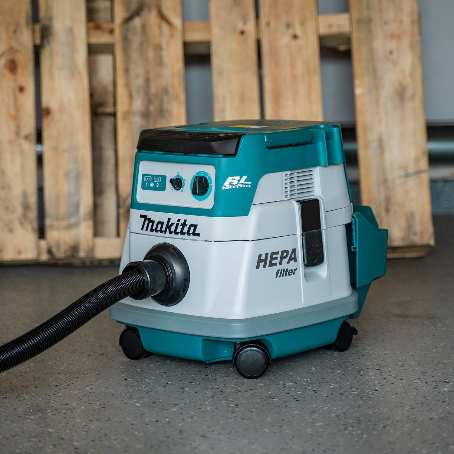 Makita XCV21ZX 36V (18V X2) LXT Brushless 2.1 Gallon HEPA Filter Dry Dust Extractor, Tool Only