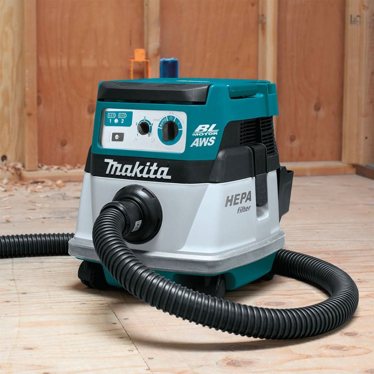 Makita XCV22PTU 36V (18V X2) LXT Brushless 2.1 Gallon HEPA Filter Dry Dust Extractor/Vacuum Kit, AWS (5.0Ah)