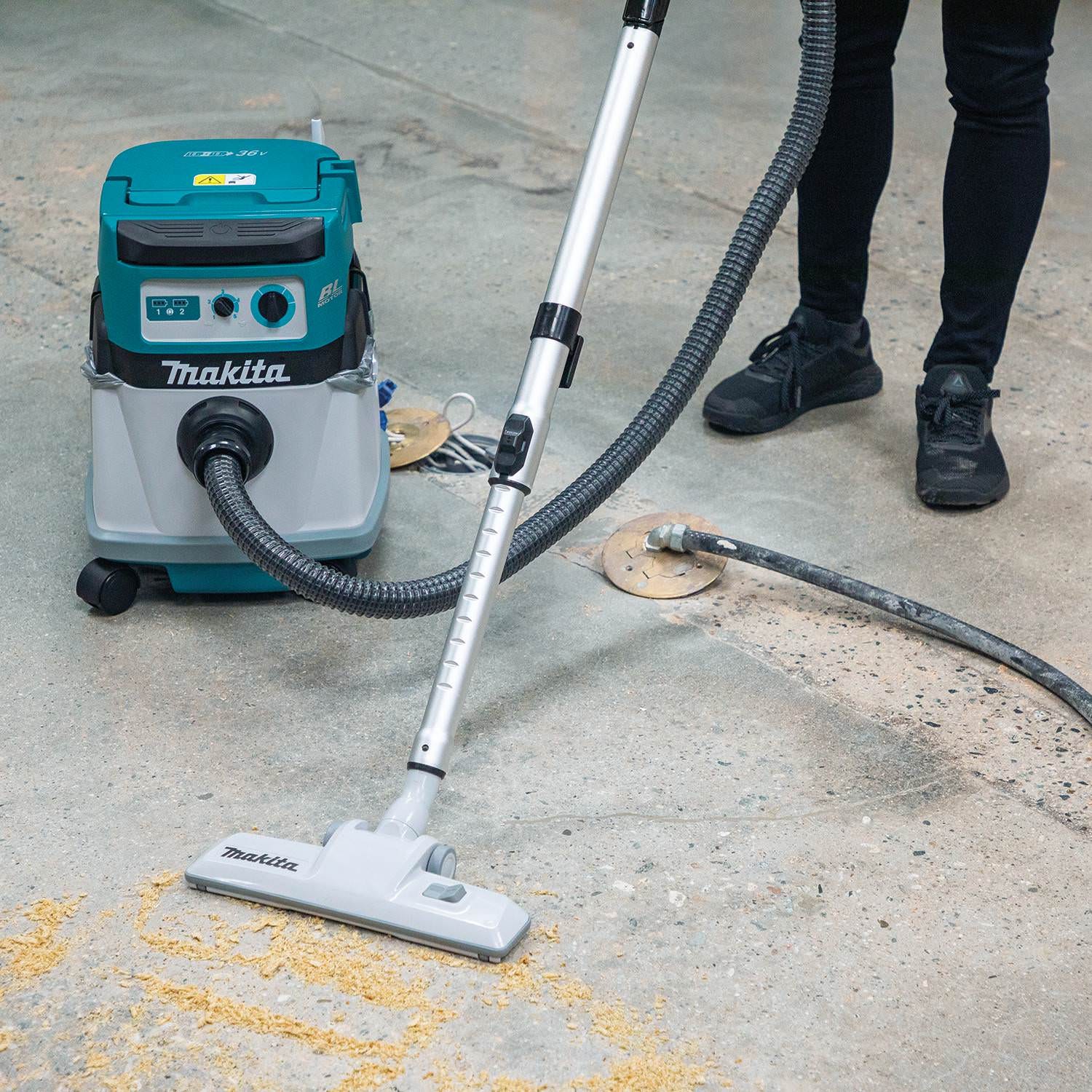 Makita XCV23Z 36V (18V X2) LXT Brushless 4 Gallon Wet/Dry Dust Extractor/Vacuum, Tool Only