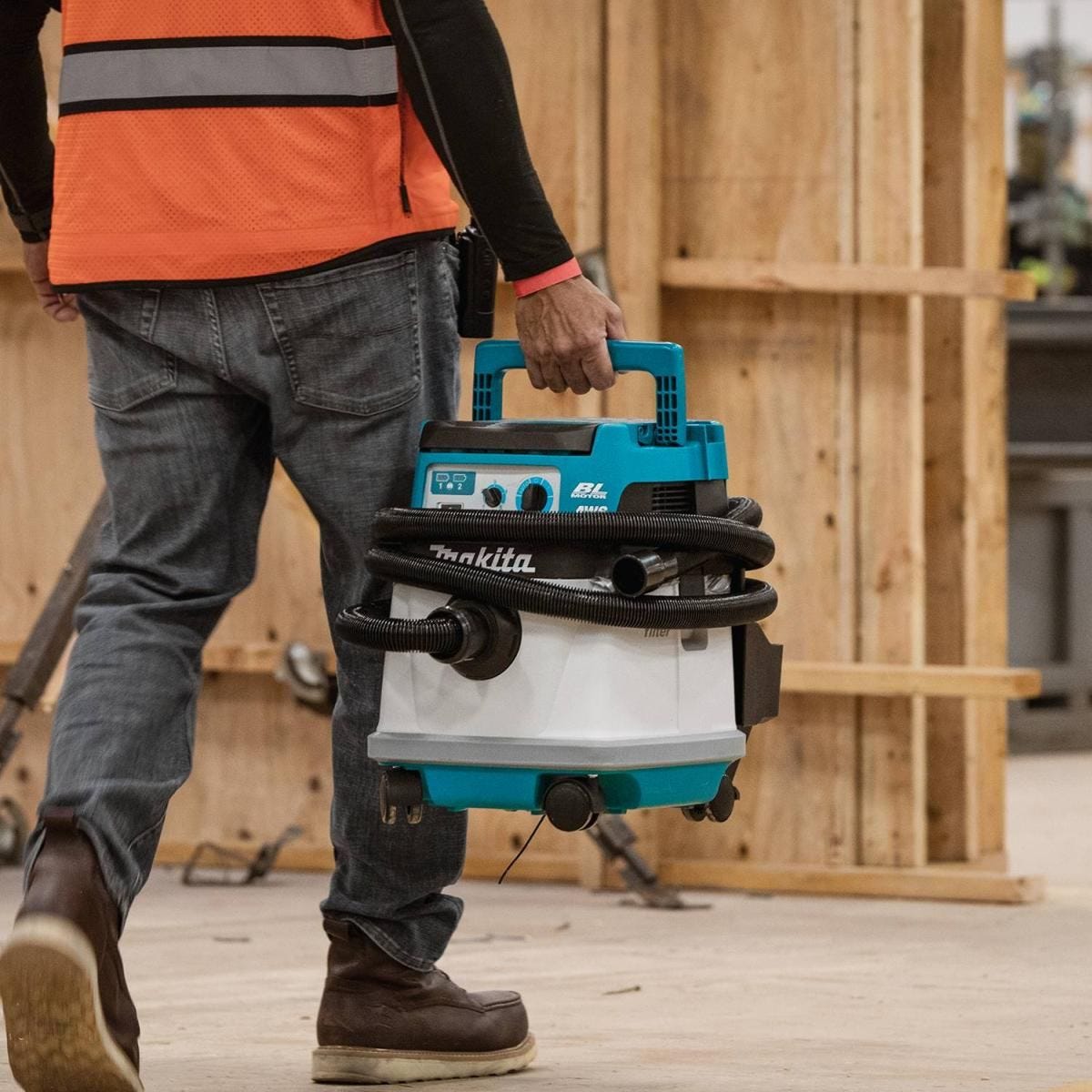 Makita XCV25ZUX 36V (18V X2) LXT Brushless 4 Gallon HEPA Filter Dry Dust Extractor/Vacuum, AWS, Tool Only