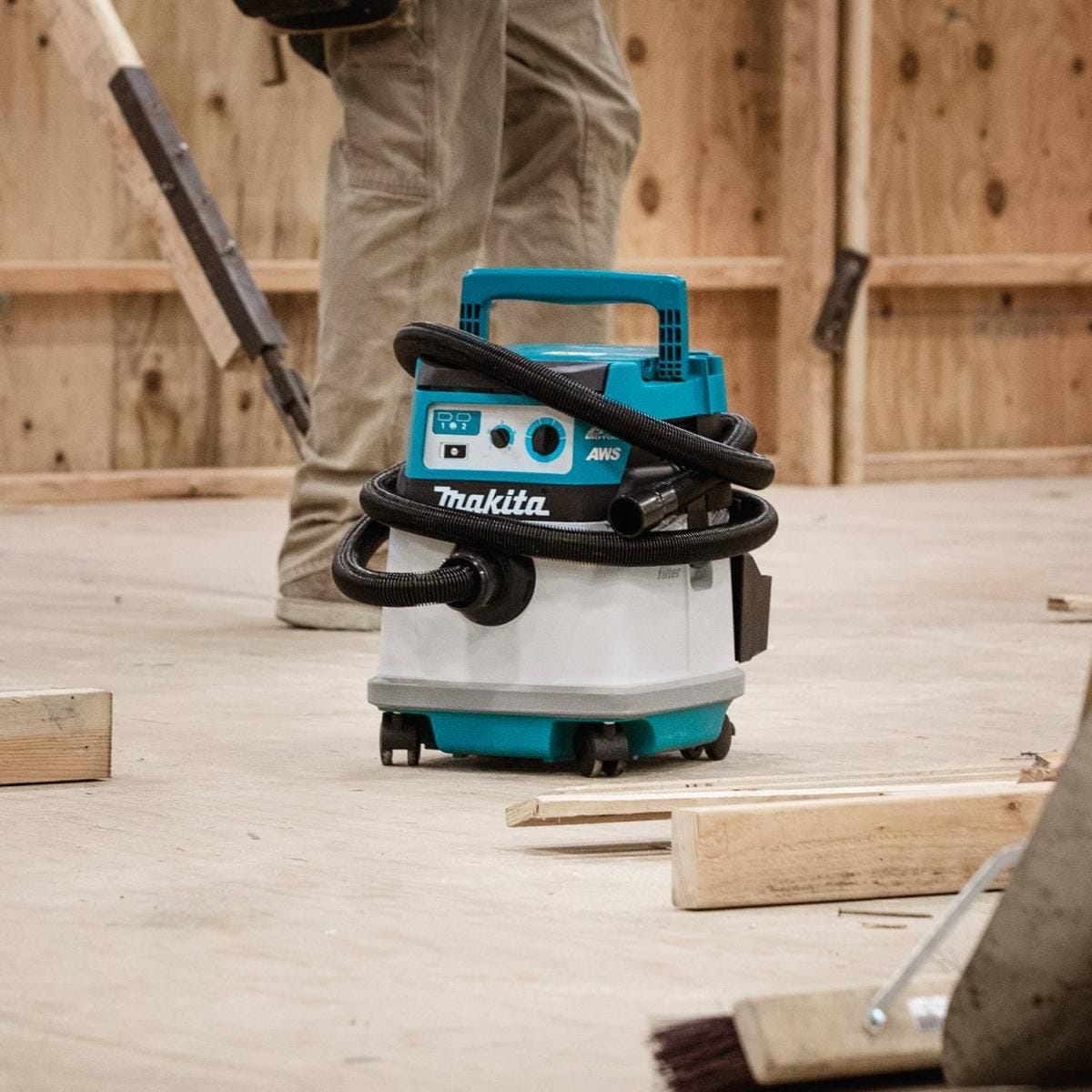 Makita XCV25ZUX 36V (18V X2) LXT Brushless 4 Gallon HEPA Filter Dry Dust Extractor/Vacuum, AWS, Tool Only