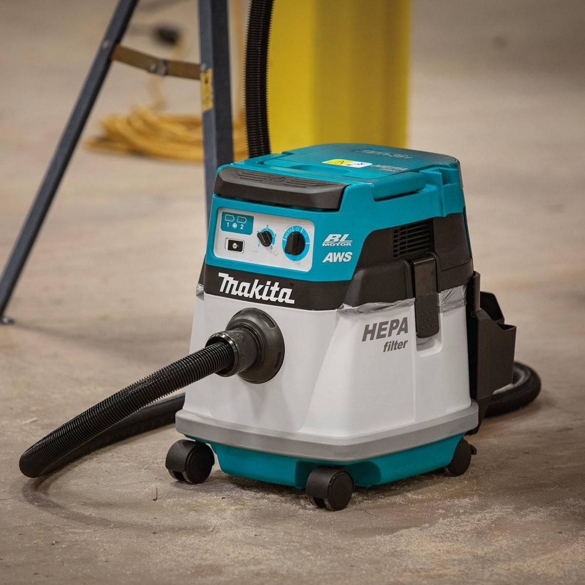 Makita XCV25ZUX 36V (18V X2) LXT Brushless 4 Gallon HEPA Filter Dry Dust Extractor/Vacuum, AWS, Tool Only