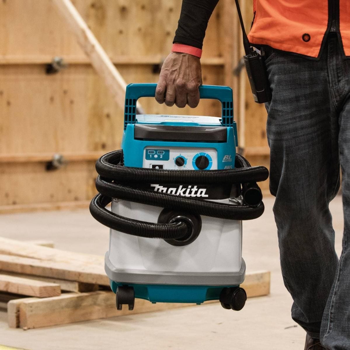 Makita XCV25ZUX 36V (18V X2) LXT Brushless 4 Gallon HEPA Filter Dry Dust Extractor/Vacuum, AWS, Tool Only
