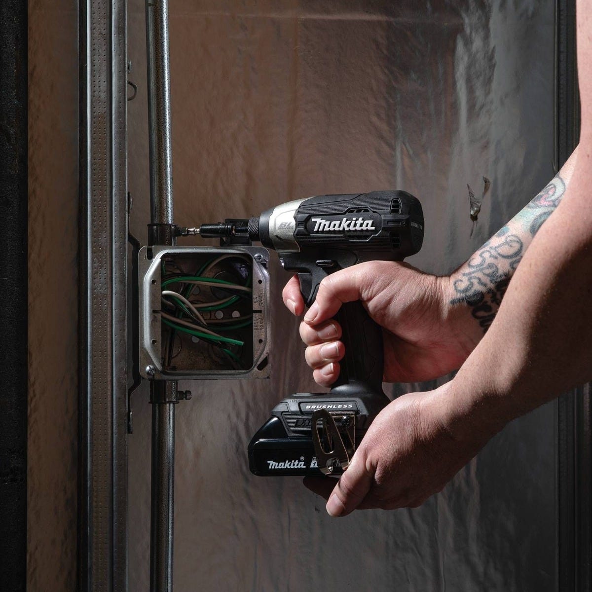 Makita XDT18SY1B 18V LXT Lithium-Ion Sub-Compact Brushless Cordless Impact Driver Kit (1.5Ah)