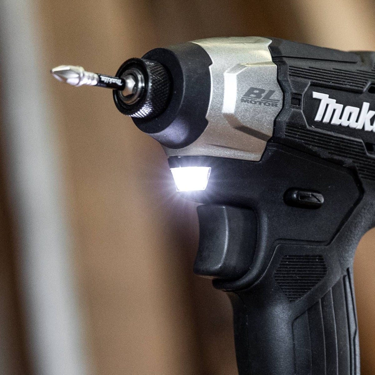 Makita XDT18SY1B 18V LXT Lithium-Ion Sub-Compact Brushless Cordless Impact Driver Kit (1.5Ah)