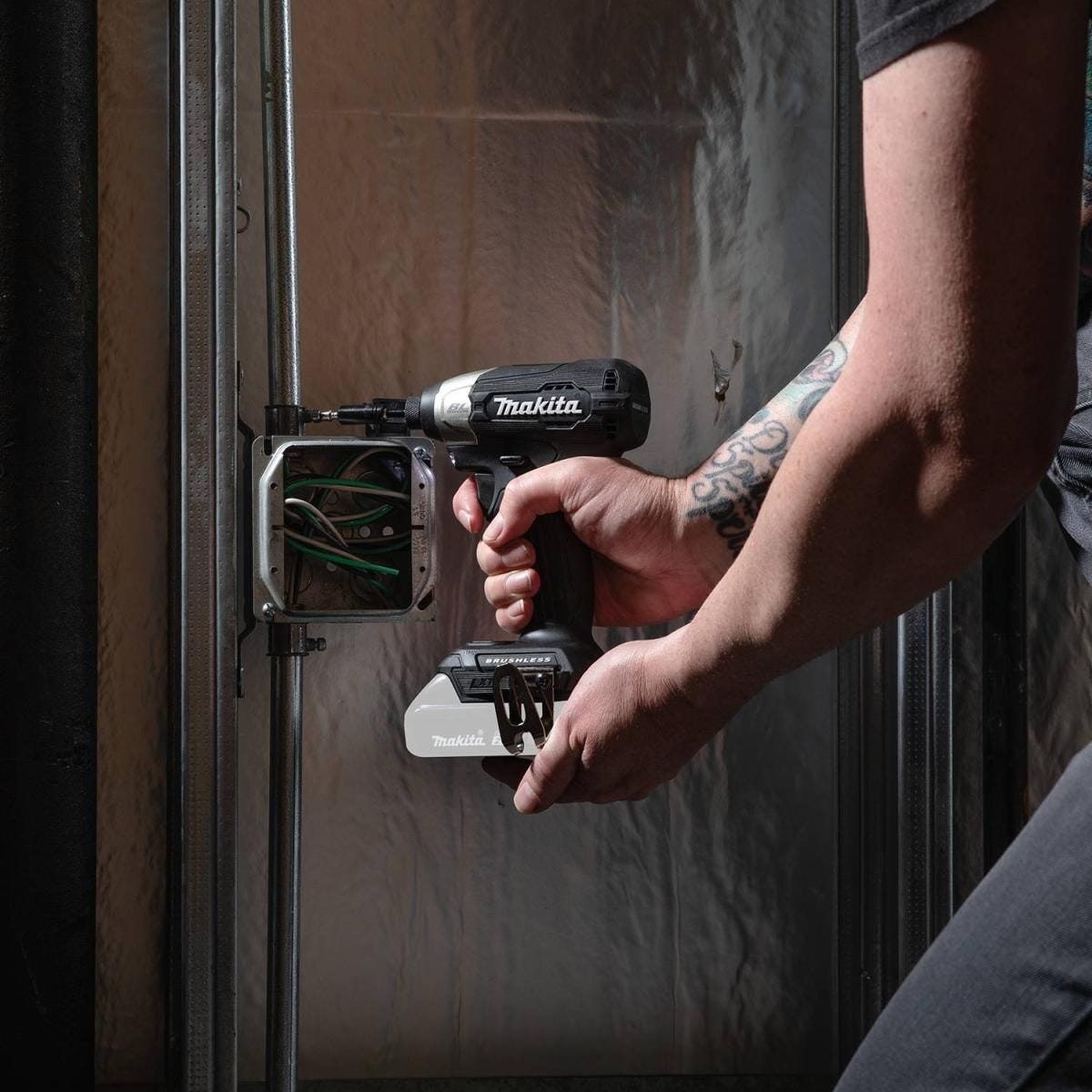 Makita XDT18ZB 18V LXT Lithium-Ion Sub-Compact Brushless Cordless Impact Driver, Tool Only