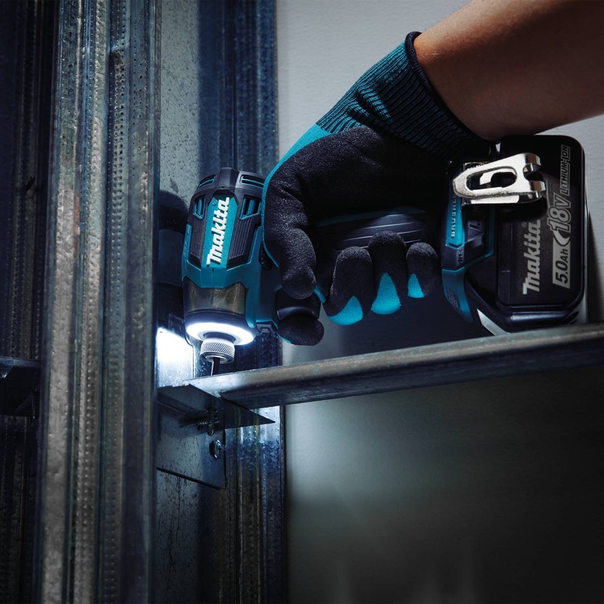 Makita XDT20T 18V LXT Lithium-Ion Brushless Cordless Quick-Shift Mode 4-Speed Impact Driver Kit (5.0Ah)