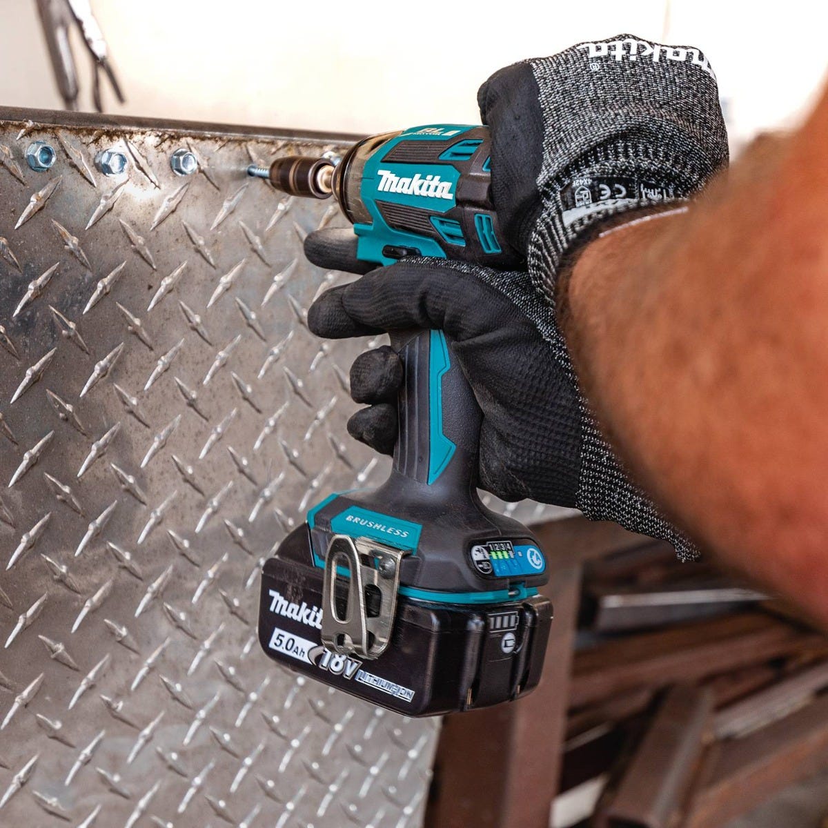 Makita XDT20T 18V LXT Lithium-Ion Brushless Cordless Quick-Shift Mode 4-Speed Impact Driver Kit (5.0Ah)