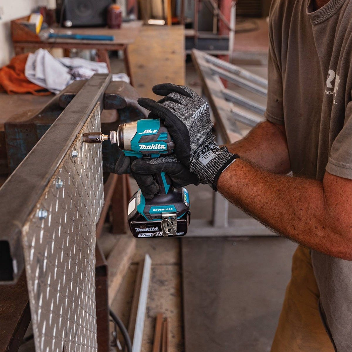 Makita XDT20T 18V LXT Lithium-Ion Brushless Cordless Quick-Shift Mode 4-Speed Impact Driver Kit (5.0Ah)