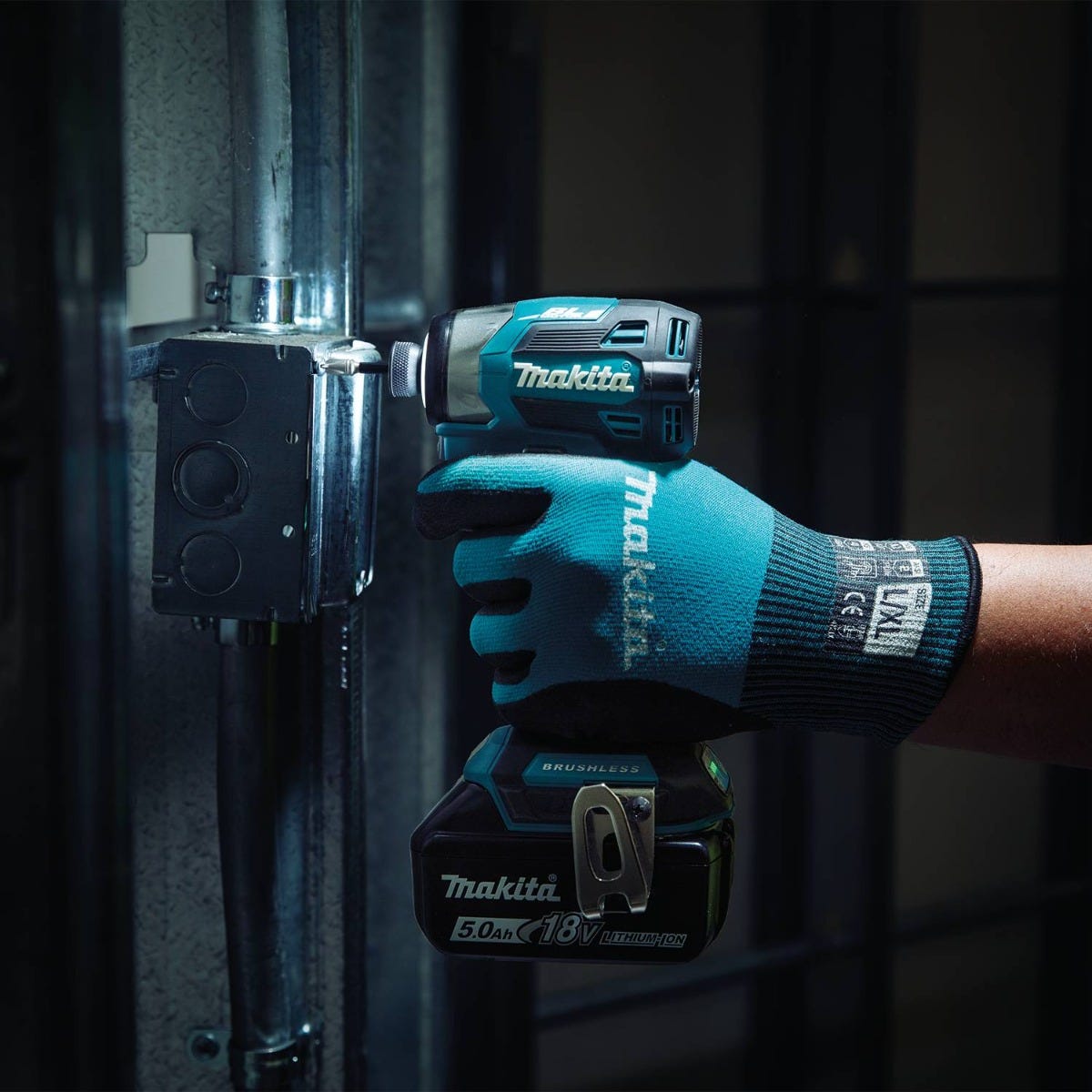 Makita XDT20T 18V LXT Lithium-Ion Brushless Cordless Quick-Shift Mode 4-Speed Impact Driver Kit (5.0Ah)