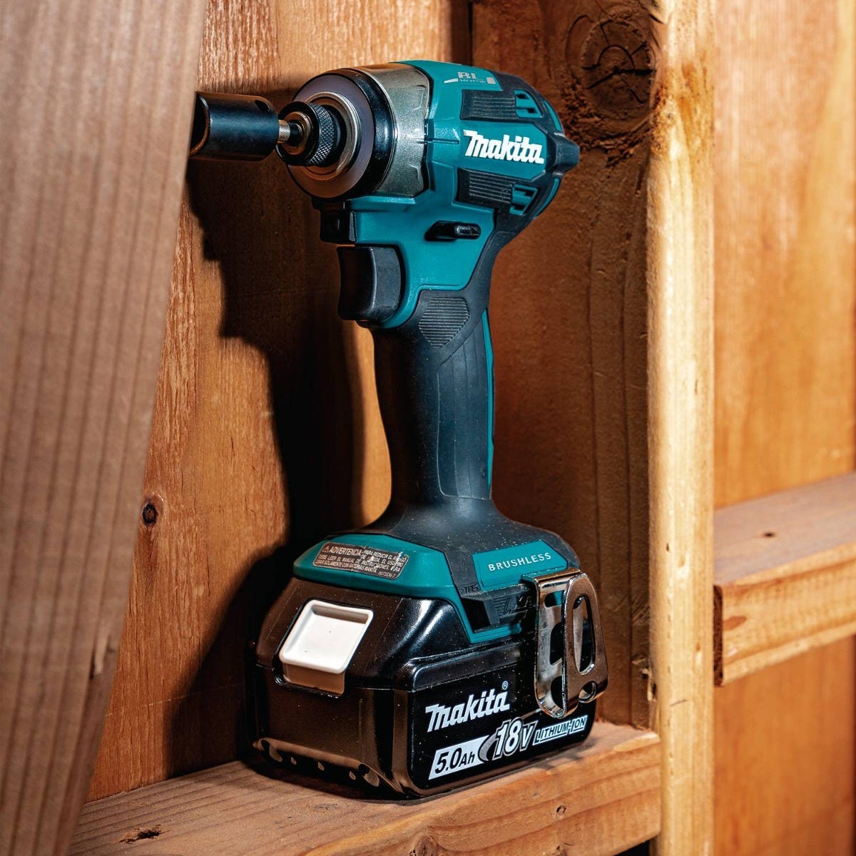 Makita 18V LXT Brushless 2-Pc. Combo Kit (5.0Ah) w/ 18V LXT 5.0Ah Battery