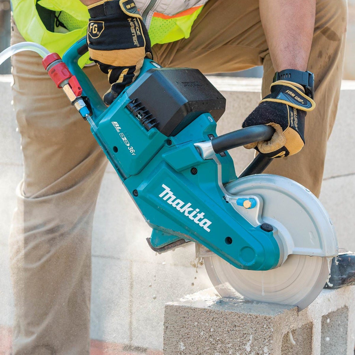 Makita XEC01PT1 36V (18V X2) LXT Brushless 9" Power Cutter Kit, with AFT, Electric Brake, 4 Batteries (5.0 Ah)