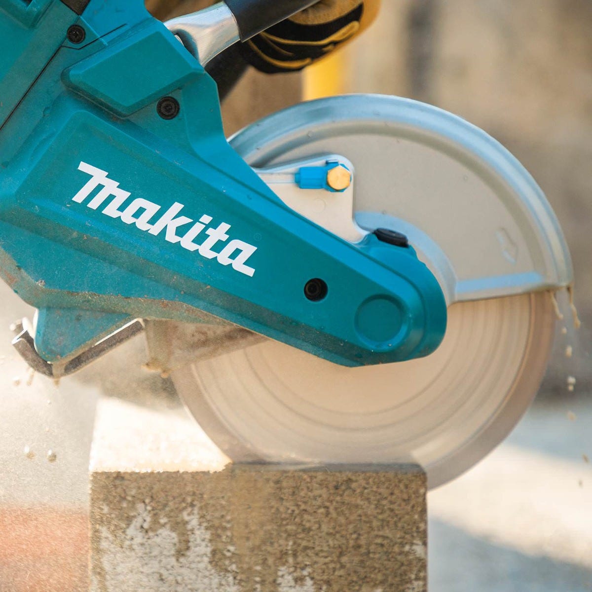 Makita XEC01PT1 36V (18V X2) LXT Brushless 9" Power Cutter Kit, with AFT, Electric Brake, 4 Batteries (5.0 Ah)