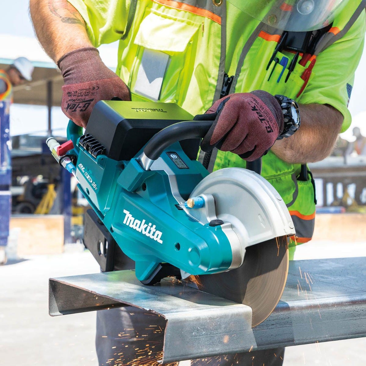Makita XEC01PT1 36V (18V X2) LXT Brushless 9" Power Cutter Kit, with AFT, Electric Brake, 4 Batteries (5.0 Ah)