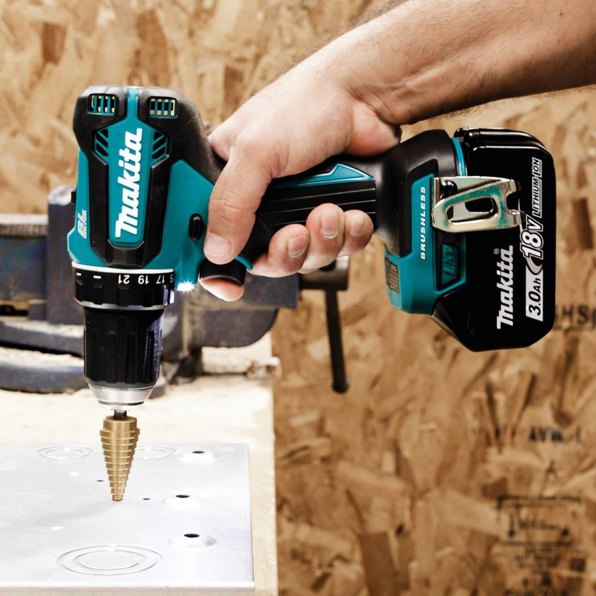 Makita XFD131 18V LXT Lithium-Ion Brushless Cordless 1/2" Driver-Drill Kit (3.0Ah)