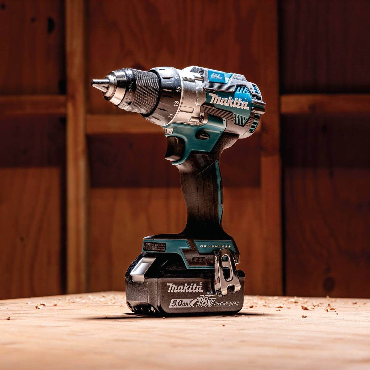 Makita XFD16T 18V LXT Lithium-Ion Brushless Cordless 1/2" Driver-Drill Kit (5.0Ah)