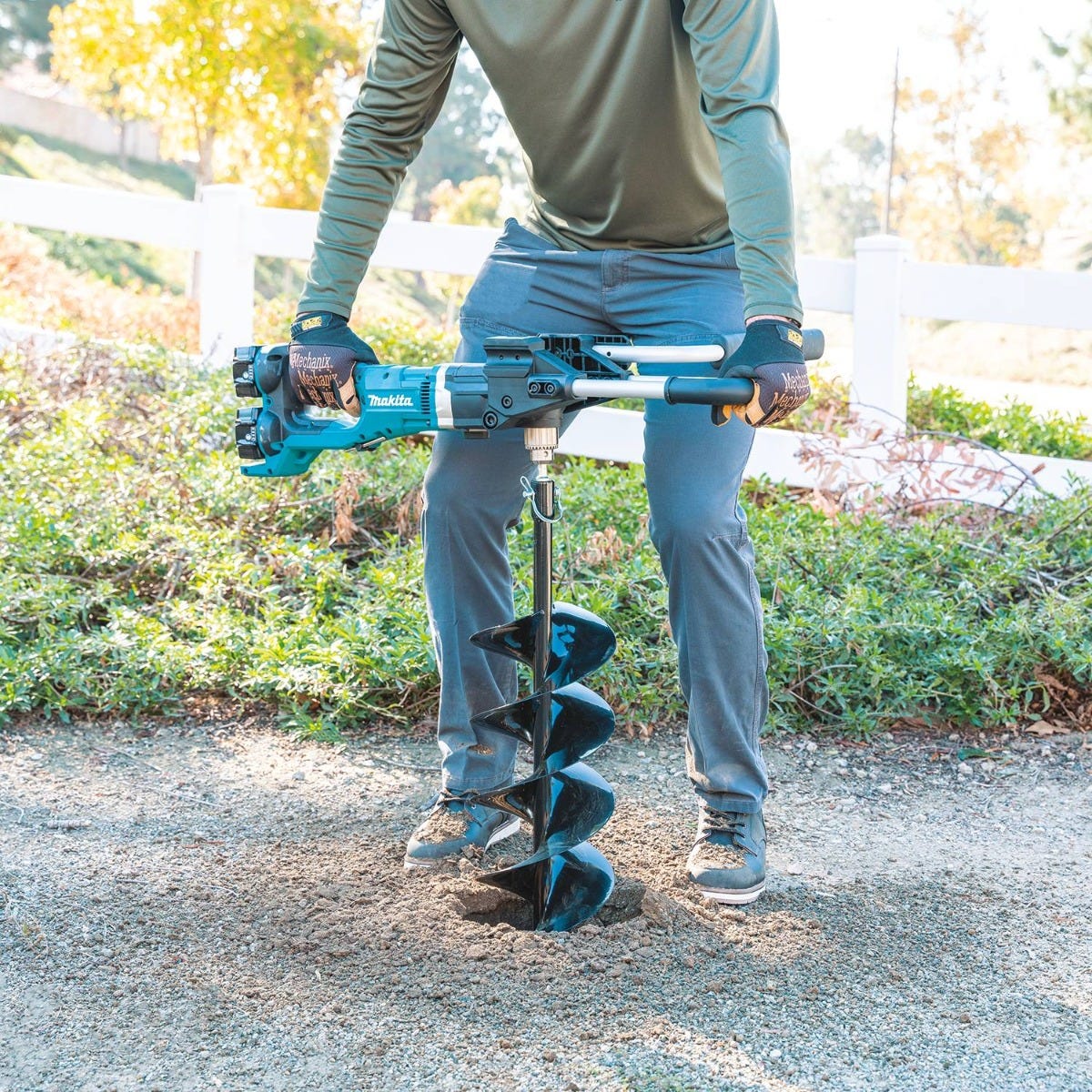 Makita XGD01PT 18V X2 (36V) LXT Brushless Earth Auger 5.0Ah Kit