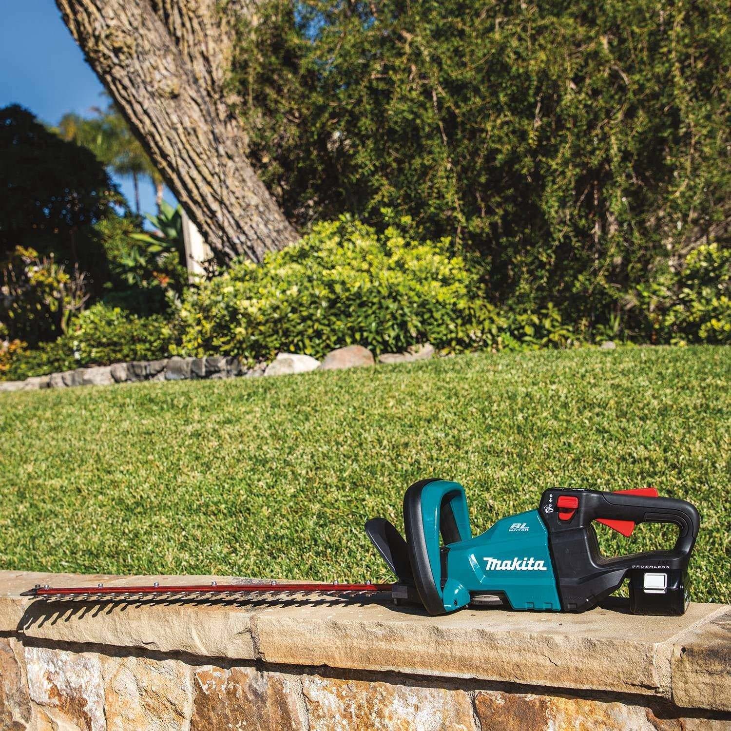Makita XHU07T 18V LXT Lithium-Ion Brushless Cordless 24" Hedge Trimmer Kit (5.0Ah)