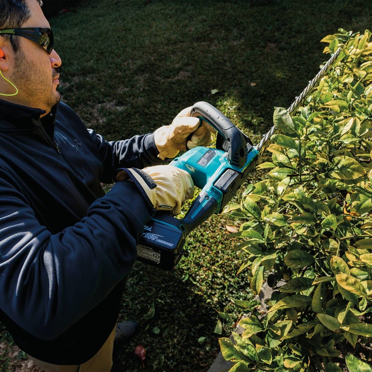 Makita XHU09M1 18V LXT Lithium-Ion Brushless Cordless 24" Hedge Trimmer Kit (4.0Ah)