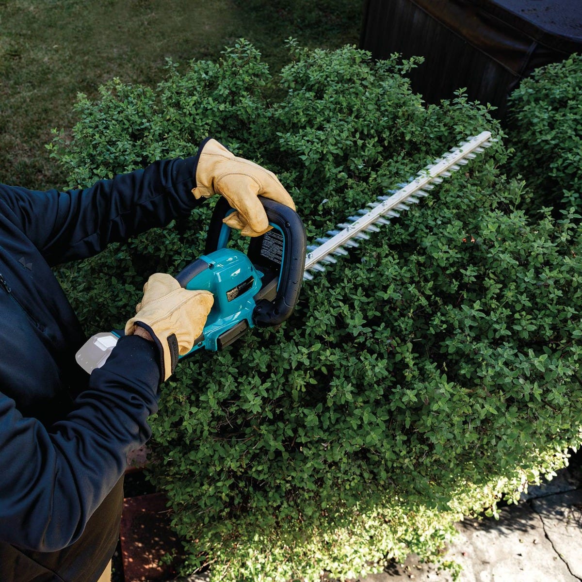Makita XHU09Z 18V LXT Lithium-Ion Brushless Cordless 24" Hedge Trimmer, Tool Only