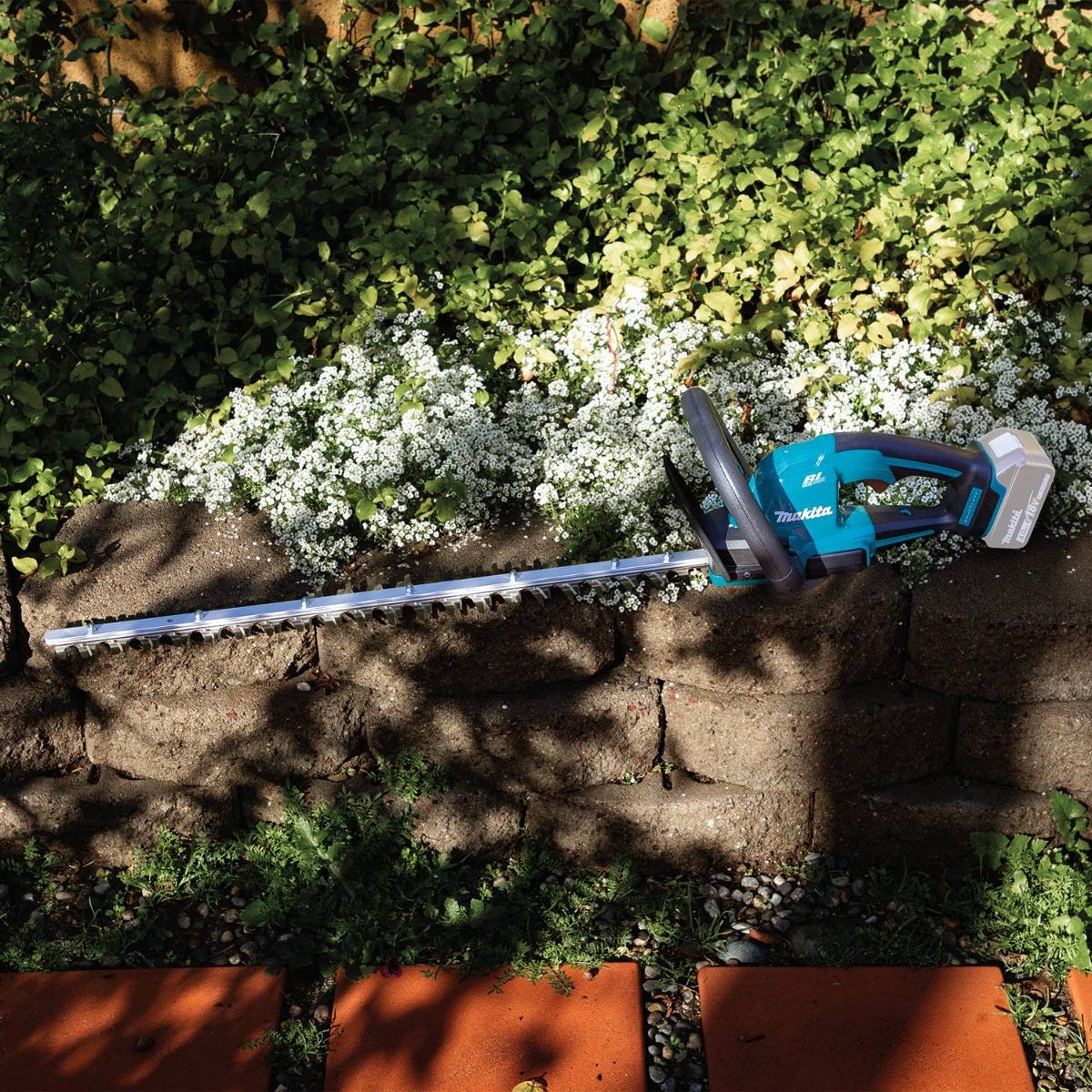 Makita XHU09Z 18V LXT Lithium-Ion Brushless Cordless 24" Hedge Trimmer, Tool Only