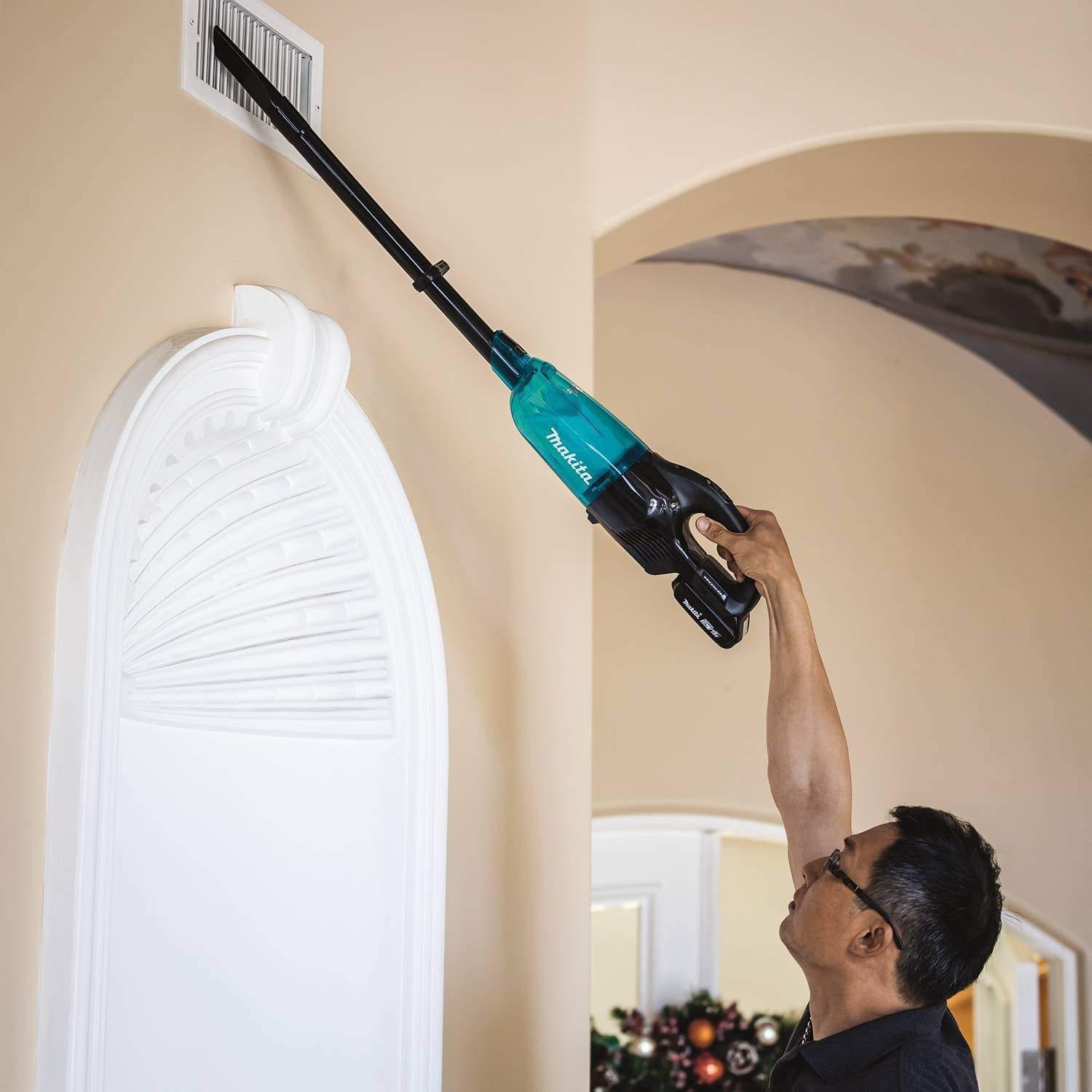 Makita XLC03R1BX4 18V LXT Lithium-ion Brushless Cordless Compact Stick Vacuum Kit, Trigger w/ Lock (2.0Ah)