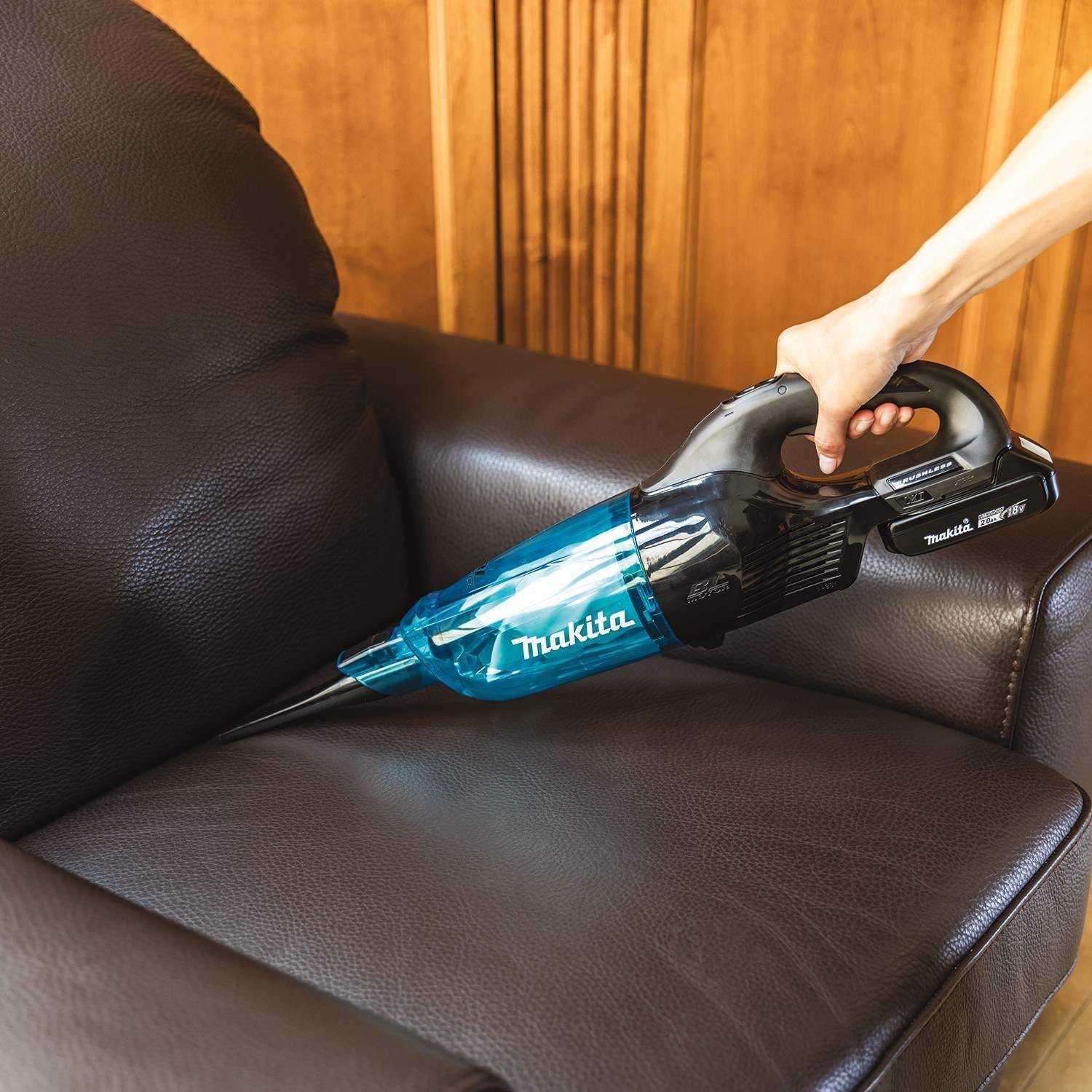 Makita XLC03R1BX4 18V LXT Lithium-ion Brushless Cordless Compact Stick Vacuum Kit, Trigger w/ Lock (2.0Ah)