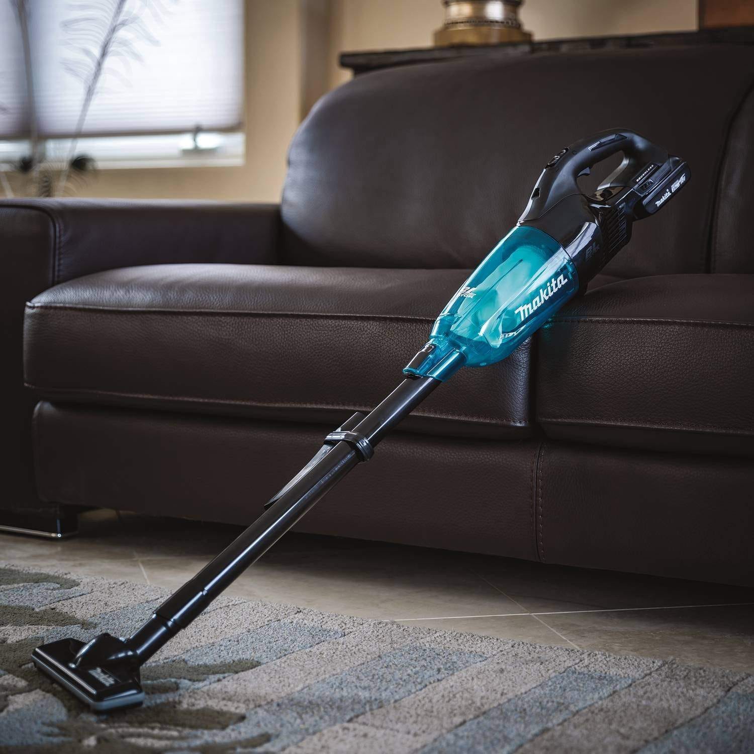 Makita XLC03R1BX4 18V LXT Lithium-ion Brushless Cordless Compact Stick Vacuum Kit, Trigger w/ Lock (2.0Ah)