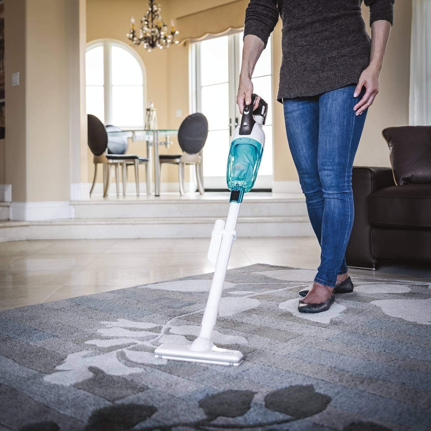 Makita XLC03R1WX4 18V LXT Lithium-ion Brushless Cordless Compact Stick Vacuum Kit, Trigger w/ Lock (2.0Ah)