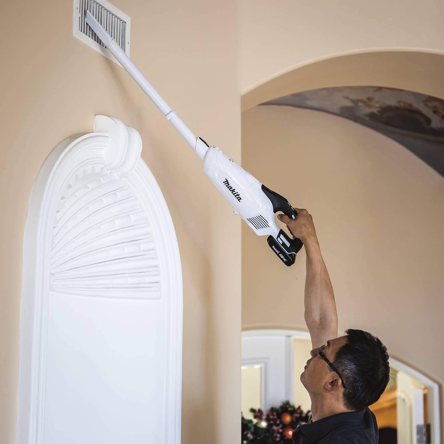 Makita XLC05R1WX4 18V LXT Compact Brushless Cordless 3-Speed Vacuum 2.0Ah Kit