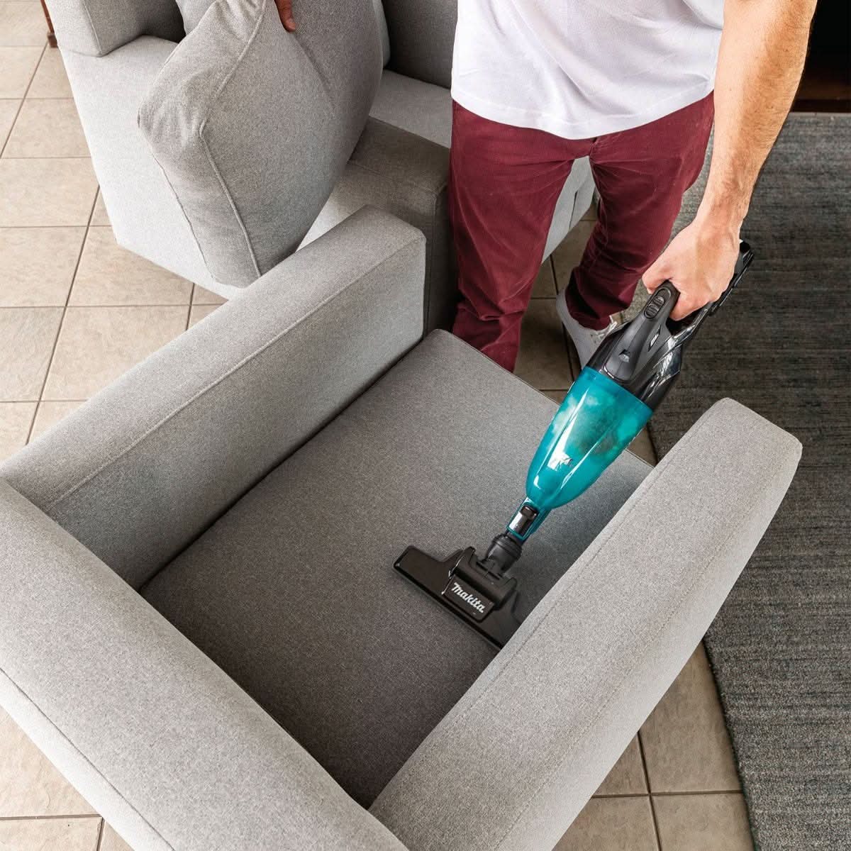 Makita XLC08R1B 18V LXT Lithium-ion Brushless Cordless Compact Stick Vacuum Kit, Trigger w/ Lock (2.0Ah)